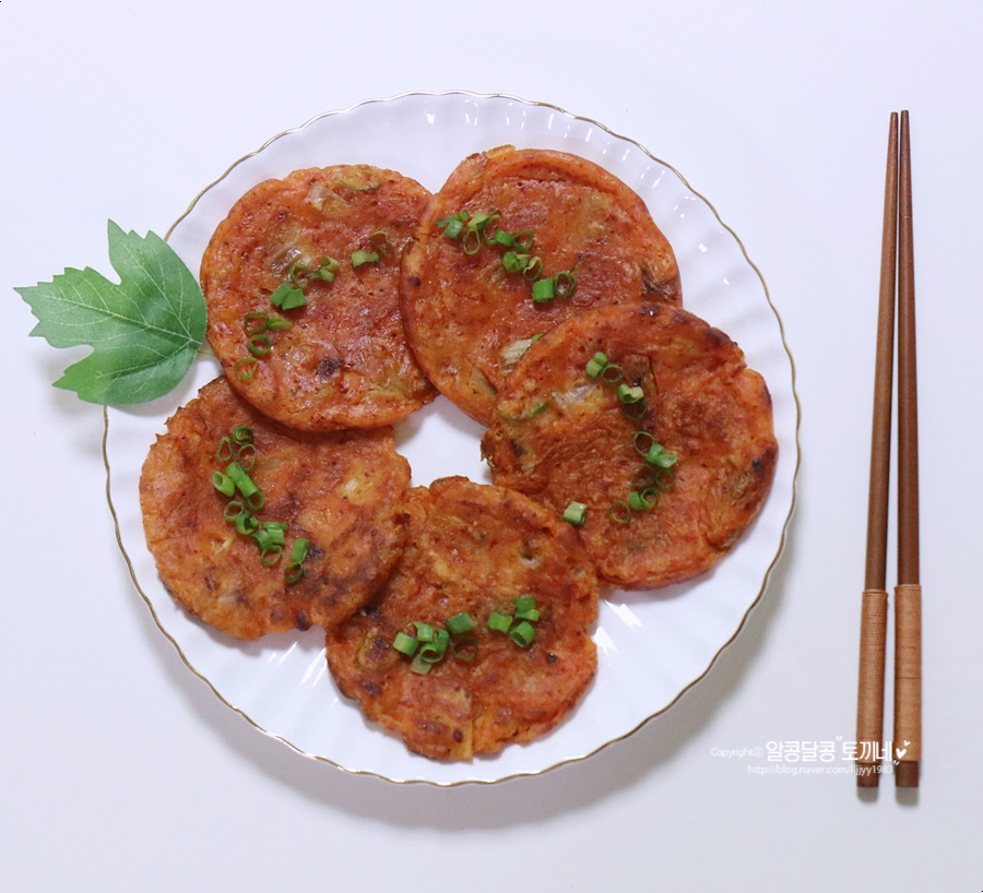 황금 레시피에 반했다! 백종원 김치전 11