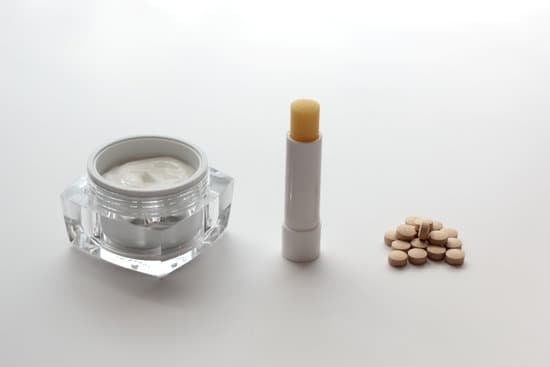 이소트레티노인(Isotretinoin): 강력한 여드름 치료제
