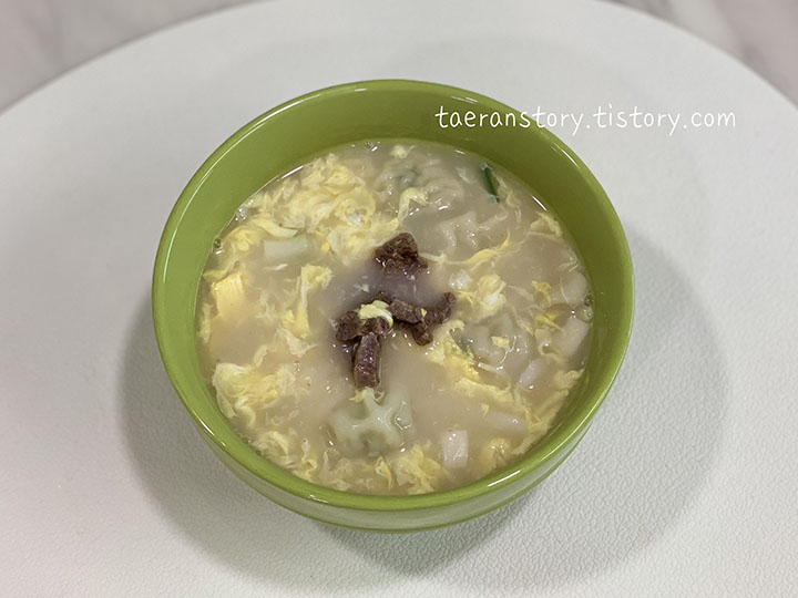  간단한 떡만둣국(떡만두국) 만들기 (비비고 물만두 이용)