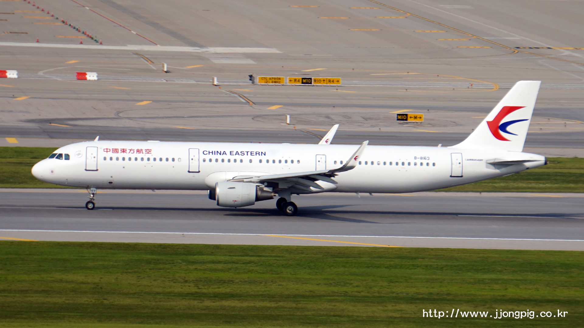 China Eastern Airlines B-8163 Airbus A321-200