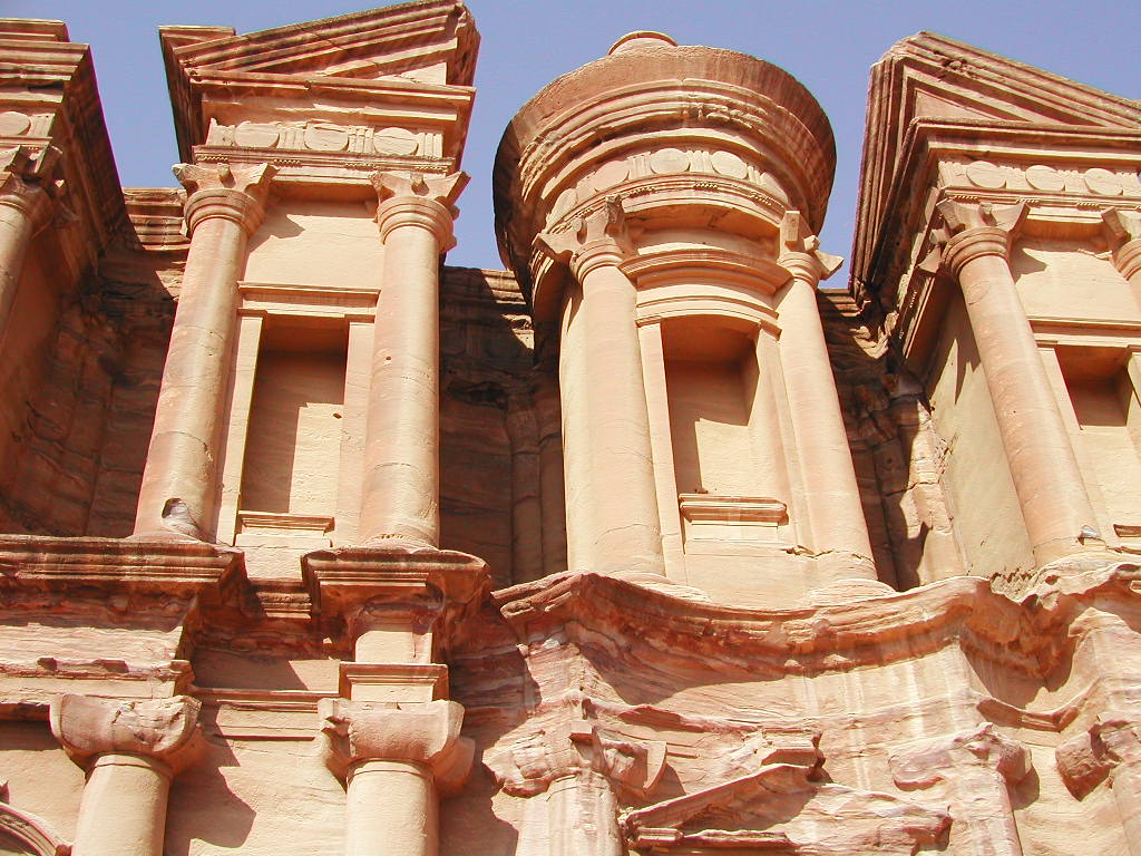 요르단-페트라-Monastery는 규모가 상당했습니다