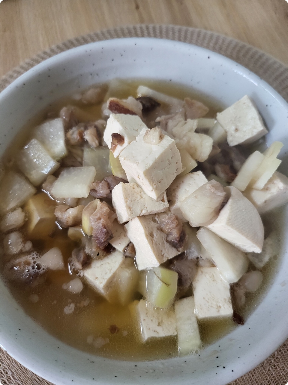  명절에 먹는 탕국~ 나이가 먹어서 그런지 이런 담백한 맛이 좋아요~