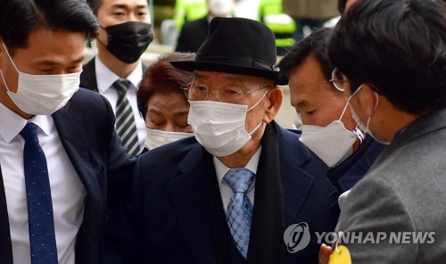  속보_전두환 사자명예훼손 징역 8개월 집행유예 2년 선고!!