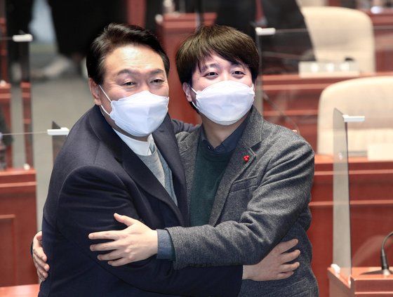  "尹, 등 찔린 기분" <조선> 양상훈 칼럼에 이준석 '폭발'..尹과 돌이킬수 없는길 가나