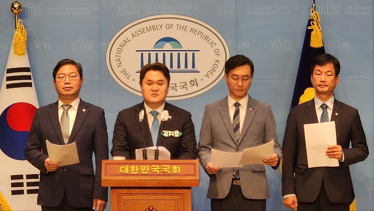 kimjiho1000-1809828975990251816-0.jpg