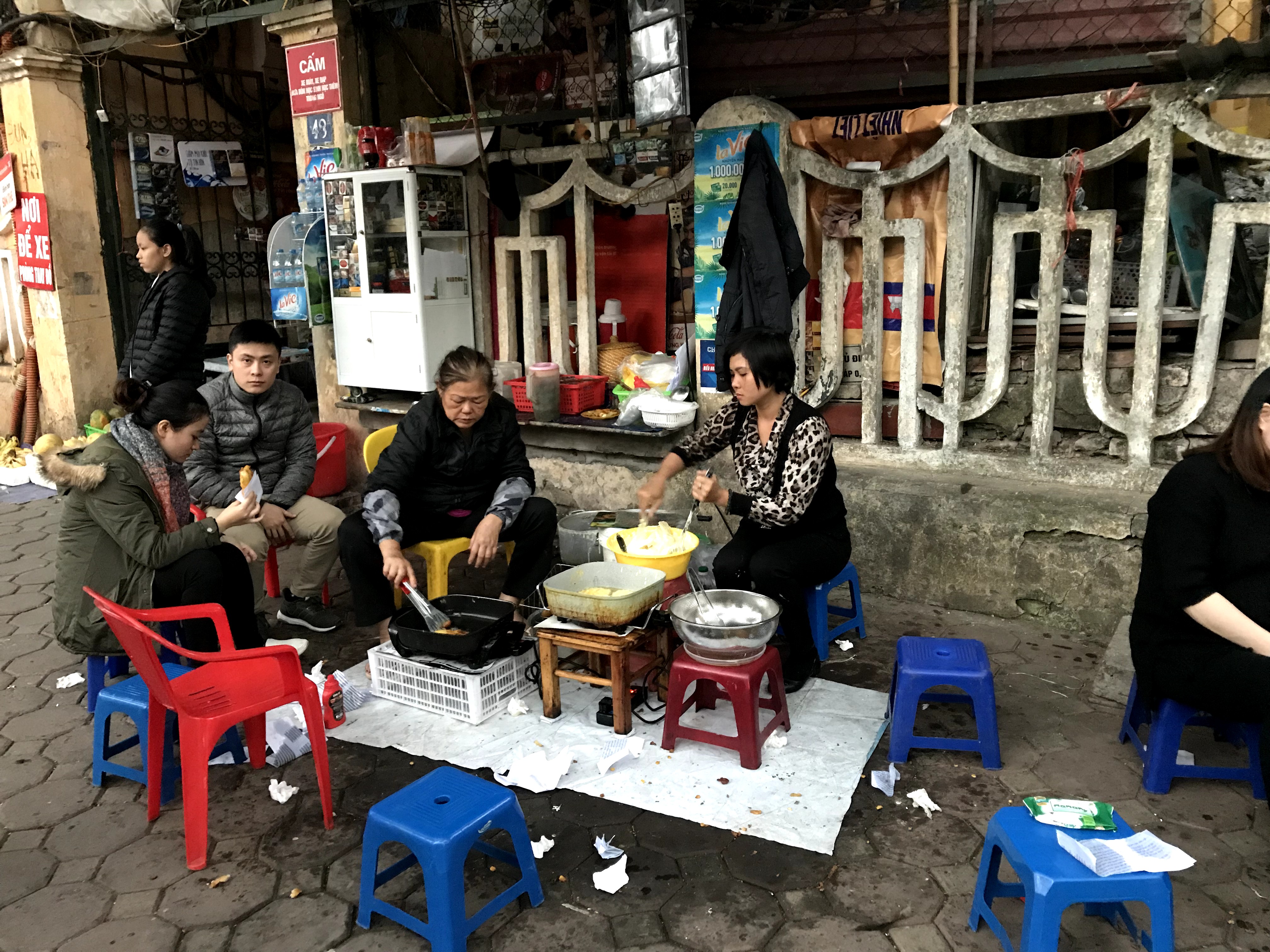 베트남 하노이 바나나튀김 판매 모습