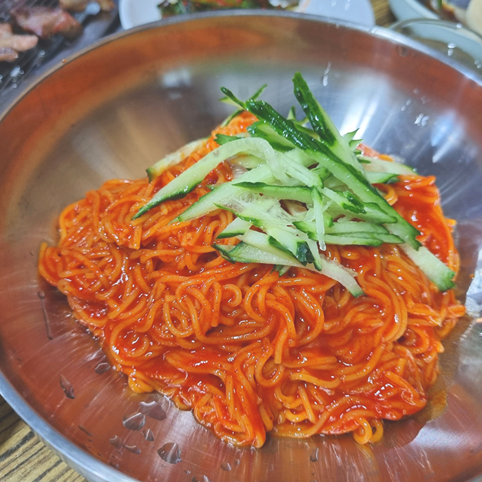 안동뒷고기 비빔국수