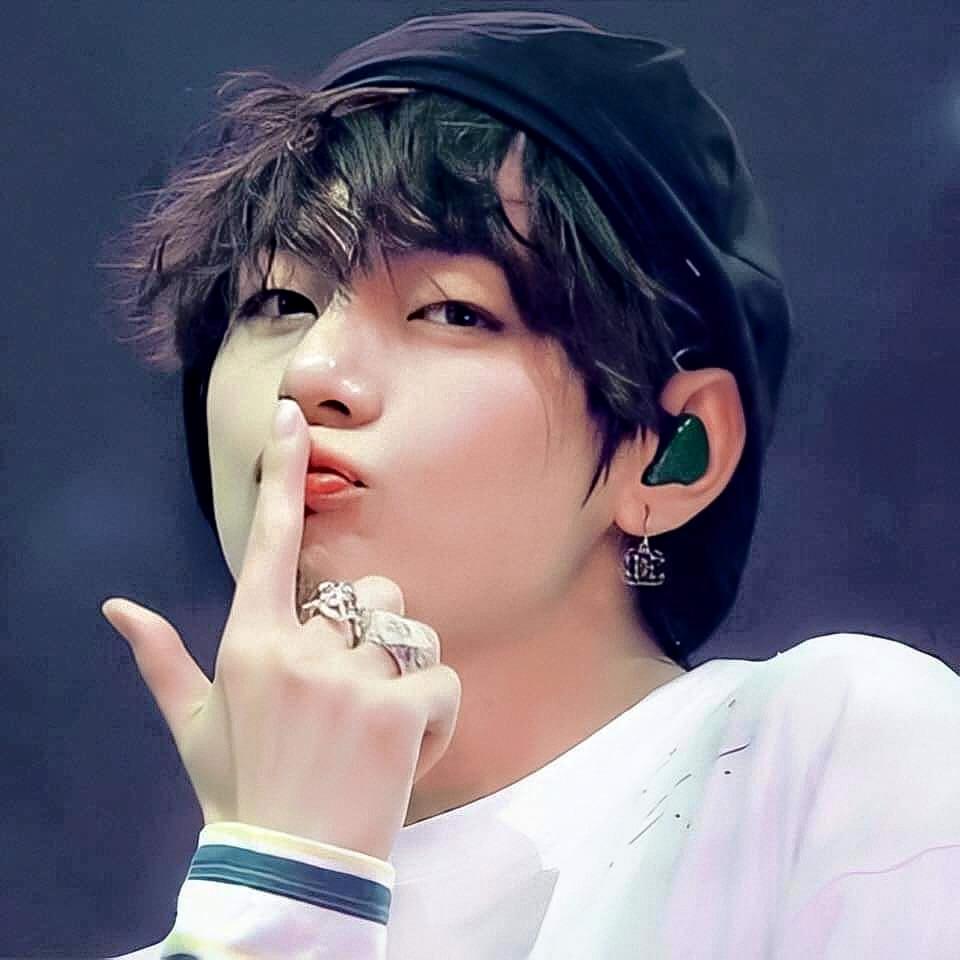  더운 여름날 나를 시원하게 해주는 방탄소년단 뷔의 미소
