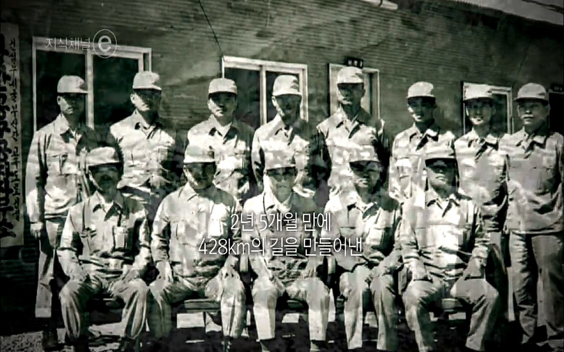 지식채널-e모두의 도로길 위, 누군가의 삶은 멈추었고 세상은 빨라졌다.mp4_20220506_210042.772.jpg