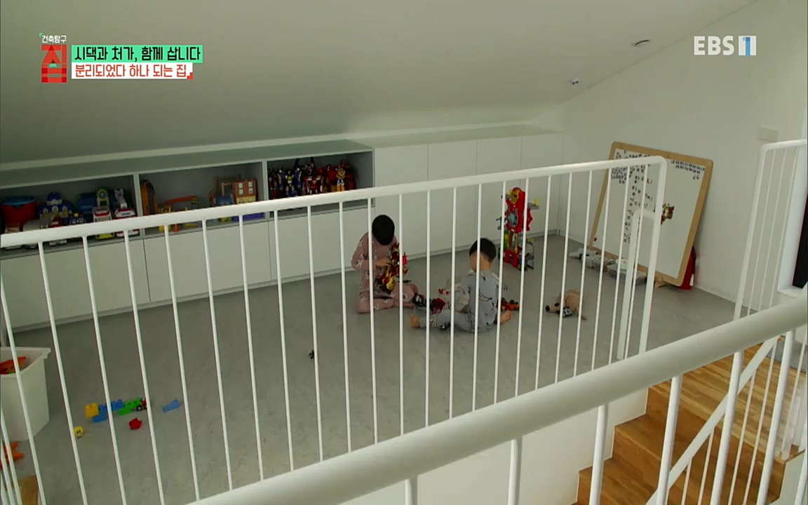 시댁과 처가, 함께 삽니다_ 건축탐구 집_ 220322.mp4_20220324_192138.431.jpg