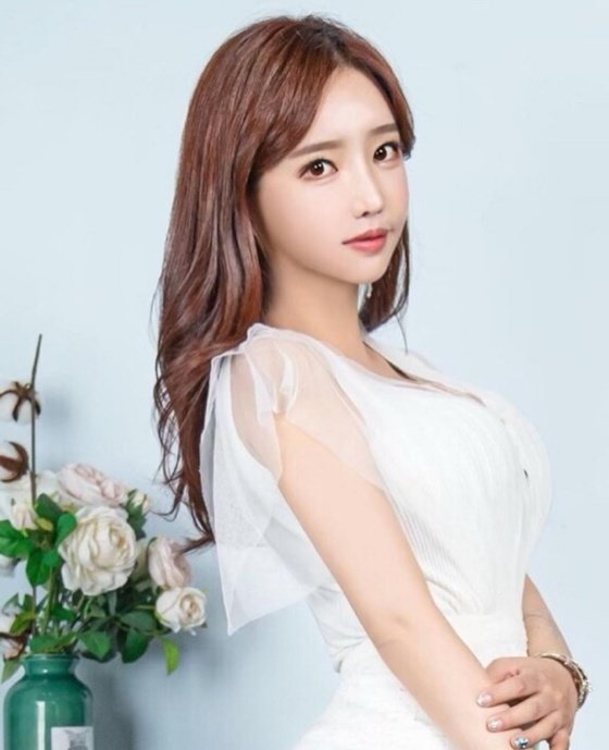  폭력 사주 의심을 받는 여배우 압구정 가슴녀 진아림