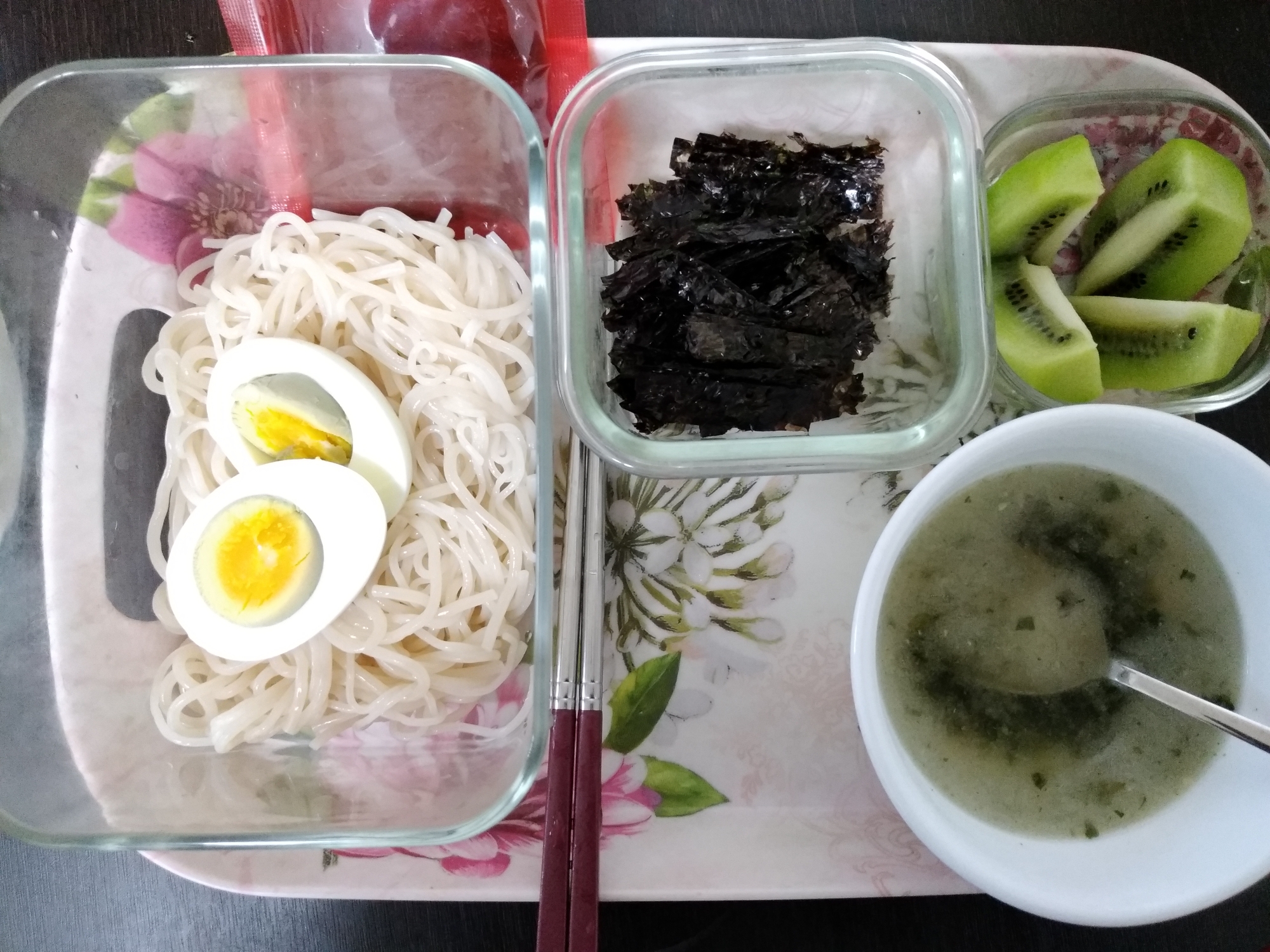 어머니 점심상 차려드리기
