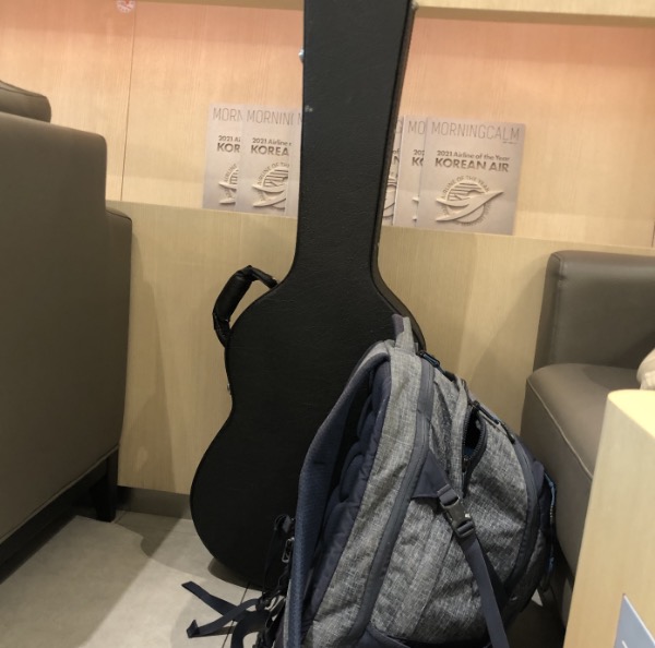 클래식 기타와 가방