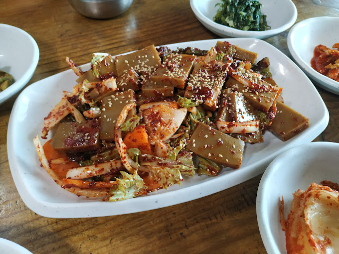 홍천 산채요리집 '준이네통나무집'