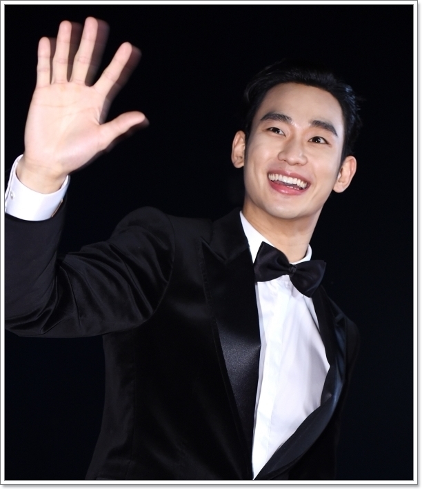  김수현이복동생 김주나 군대와 아버지 김충훈 화제