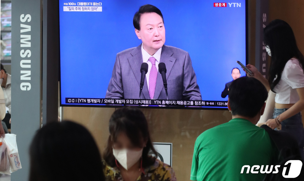  尹 대통령 "폭등한 집값·전셋값 안정시켰다..부동산 세제 개선"