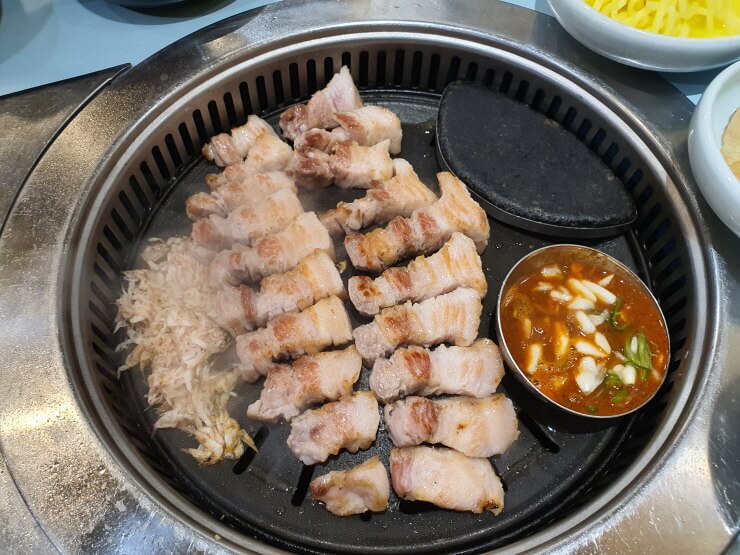 서면-맛찬들-굽는모습2