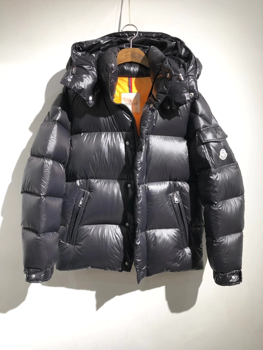 [MONCLER] 몽클레어 로고 다운 패딩 자켓