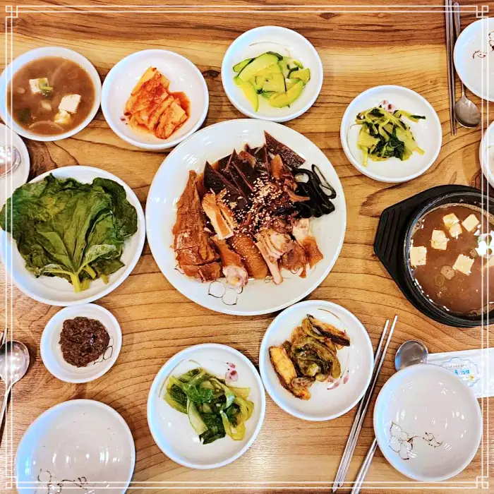  식객 허영만 백반기행 황태, 가오리, 닭고기, 오징어 간장 모듬찜 간장 모듬찜 트로트 가수 홍진영 대구 달서구 성서 추천 맛집 딩기장, 청국장, 간장조림 199회 방송 정보