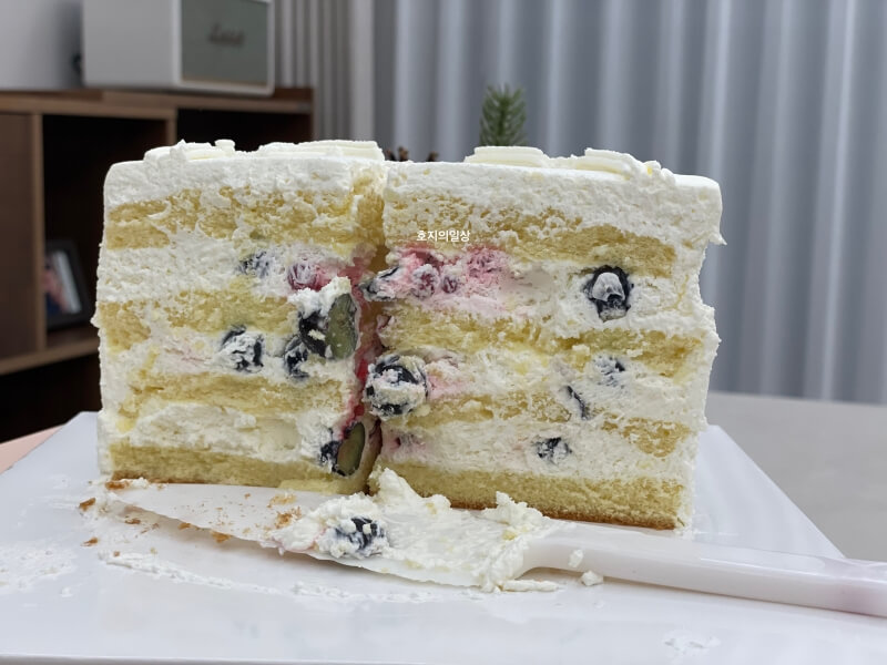 더플라자 호텔 블랑제리-생크림 케이크 단면