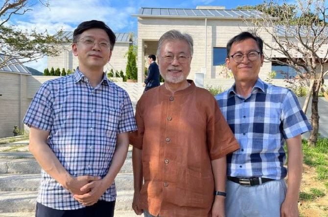  "文 사저 앞 가관"..혀 내두른 현근택, 윤석열 '정조준' 했다