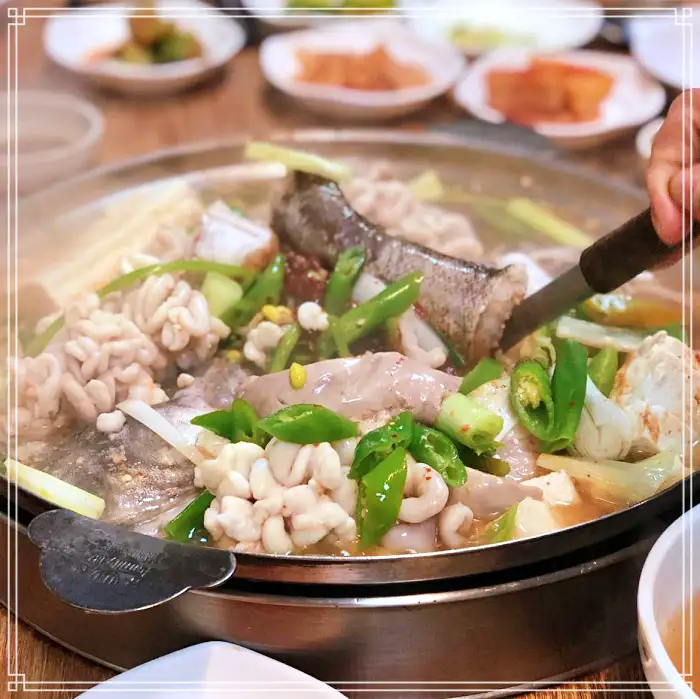  74회 토밥좋아 토요일은 밥이 좋아 인천 도화동 맛집 42년 전통 노포 국내산 생대구탕 토밥즈 먹방 투어 버스 생 대구 전골, 내장 볶음 가격 위치 어디