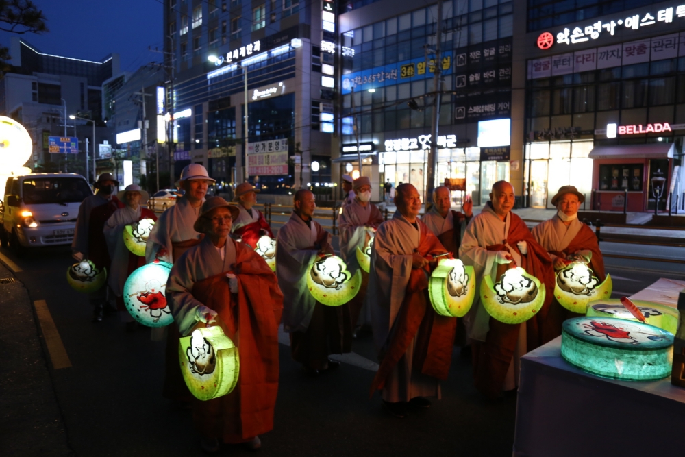 김해-연등축제-제등행렬