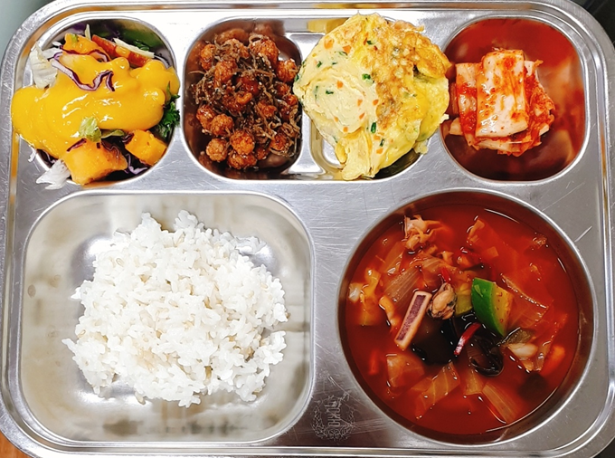 학교급식, 서울 당중초등학교에 7