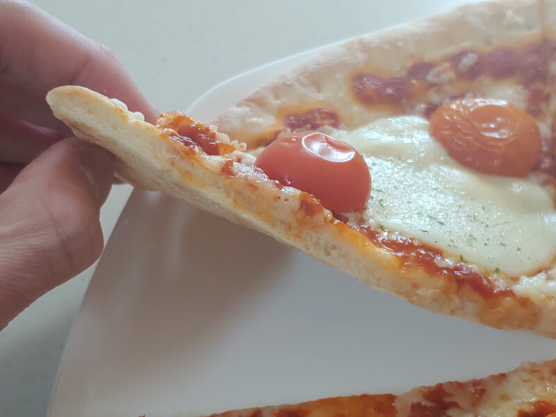 고메 마르게리타 피자 단면 사진