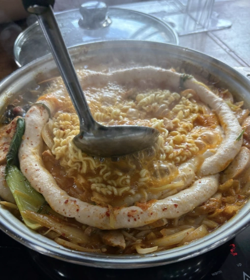 백반기행 춘천에서 만난 색다른 한 끼&amp;#44; 발칸부대찌개와 슈바인학센