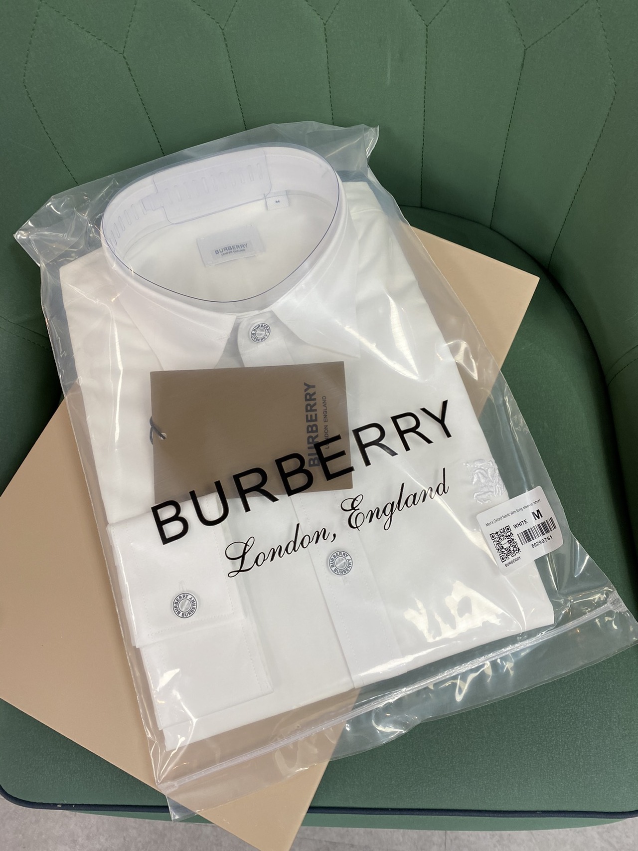  [BURBERRY] 버버리 클래식 버튼 로고 화이트 셔츠