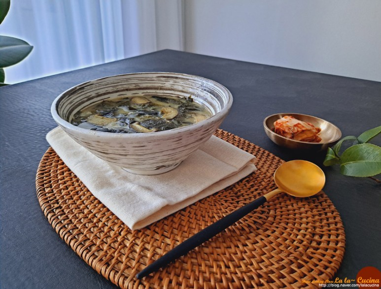 미역국 끓이는 방법 쫄깃~ 표고버섯 들깨미역국 고기없이 7