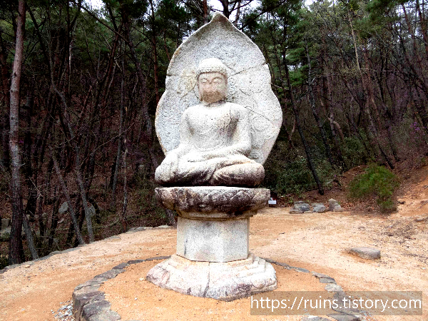 경주 남산 열암곡 석불좌상 전면