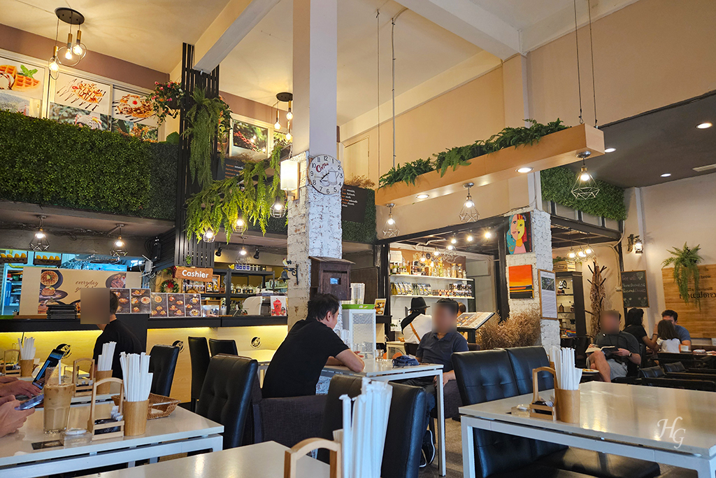 태국 방콕 도이 소이 12 카페 도이창 커피 Doi Soi 12 Cafe 내부 테이블