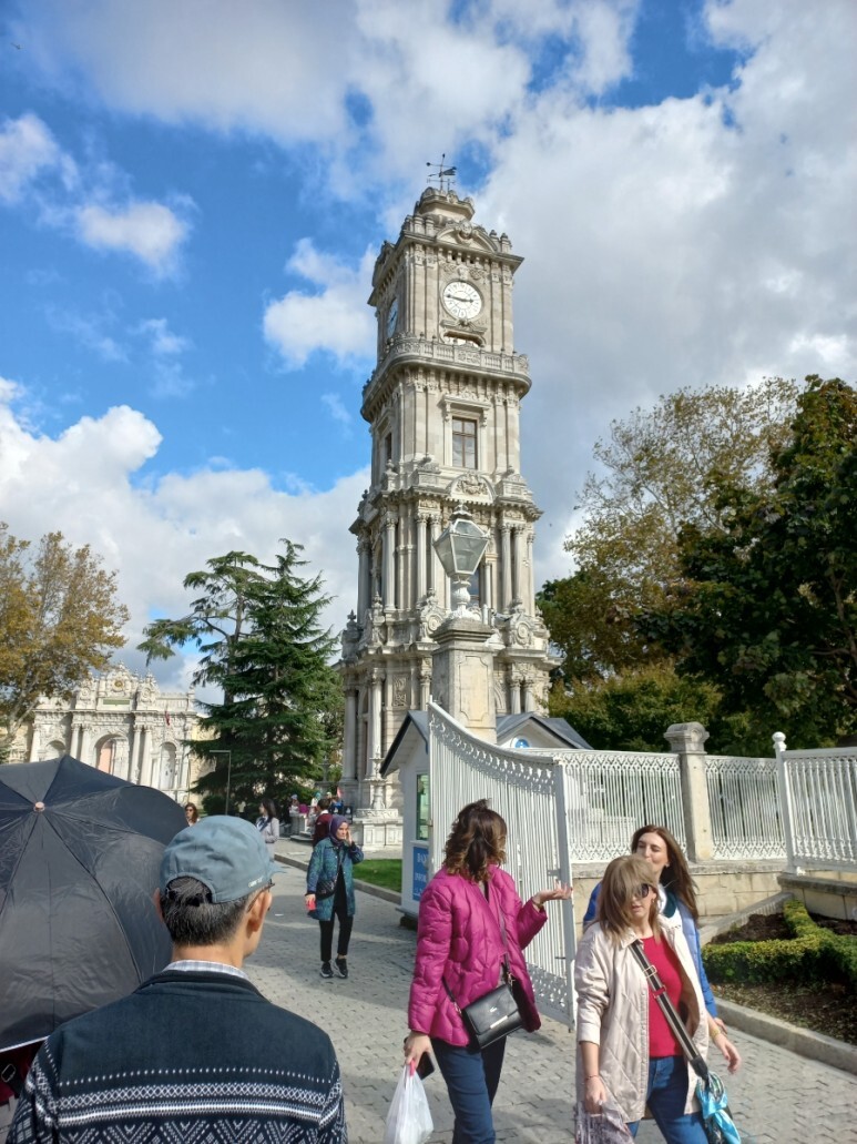 돌마바흐체 궁전의 시계탑
