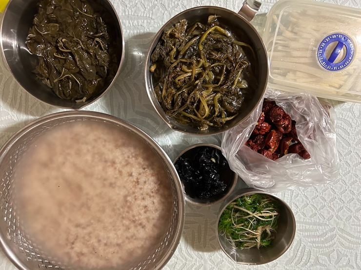 시래기나물-아주까리-무-대추-찰밥재료