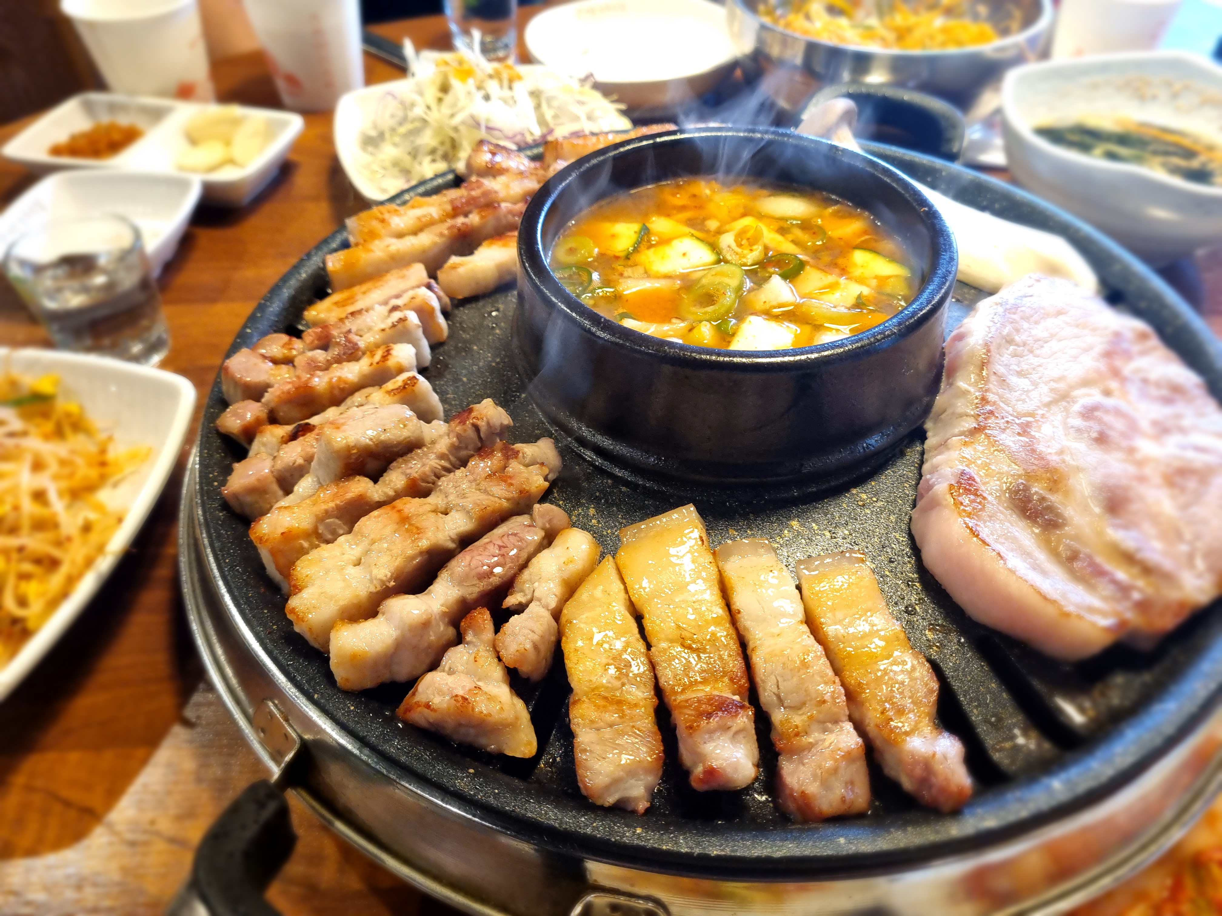  (천안맛집) 합리적인 가격으로 배터지도록 먹을 수 있는 천안두정동 먹자골목 "한마음 정육식당"