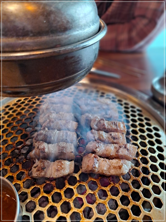  오멍 가멍 들러줍소~제주 흑돼지 고기 안먹으면 손해~ 흑본오겹 함덕점