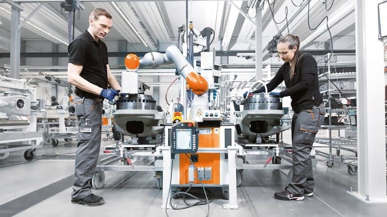  점점 인간 곁으로 오는 로봇들 VIDEO: How a new breed of robots could revolutionise the workplace