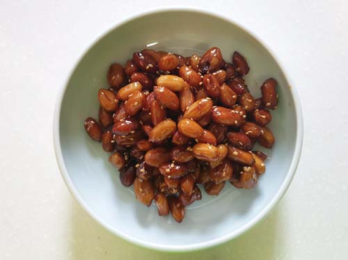  고소한 밑반찬 '땅콩조림' 만드는 방법 / Braised Peanuts