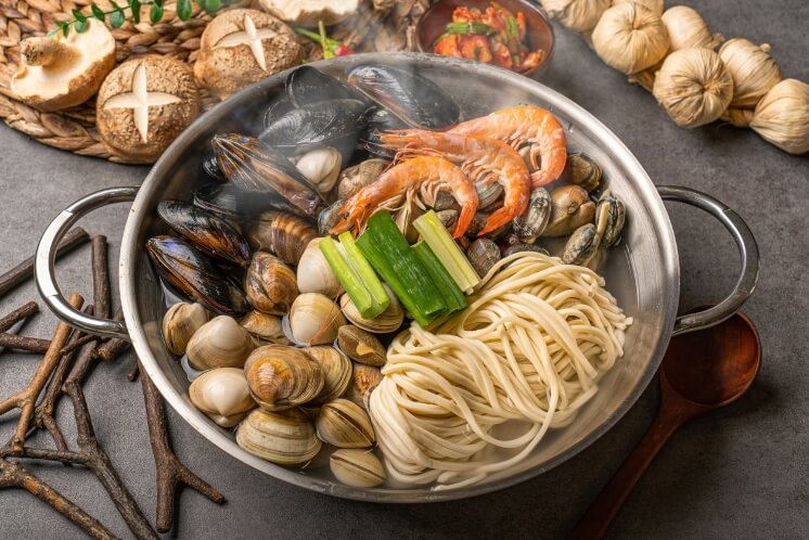 생생정보 장사의 신 아귀불고기 시키면 조개탕이 서비스 화성 향남 맛집 김태용의 섬집칼국수 아구불고기 화성향남점 