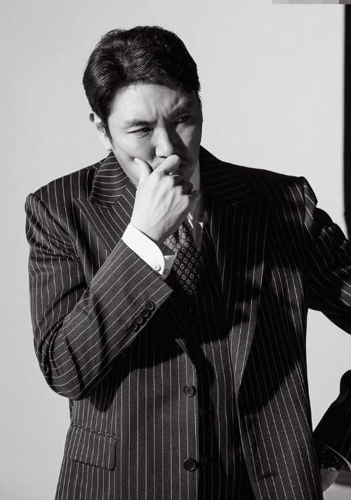 배우 조진웅