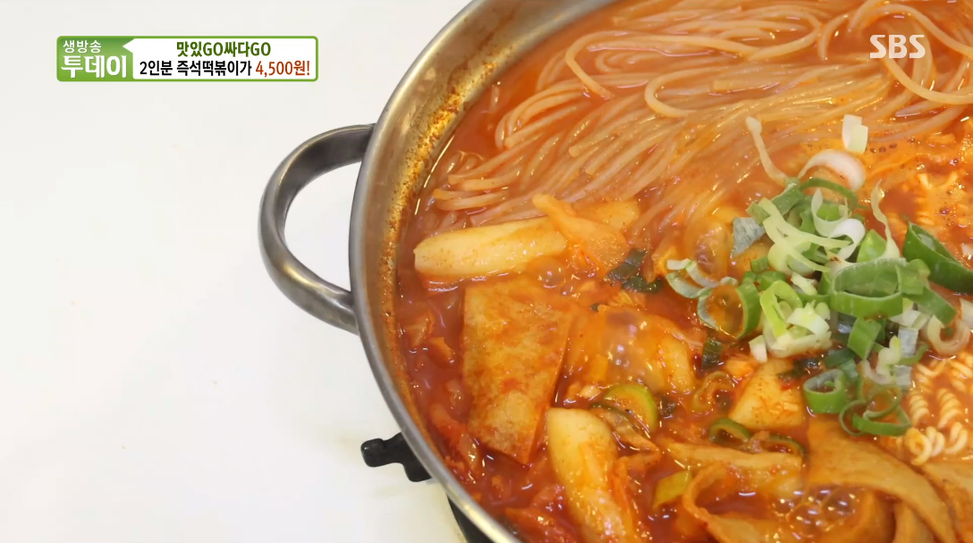 생방송투데이 살맛나는오늘 맛있고 싸다고 37년 전통 즉석떡볶이 초저가도전 2인분 즉석떡볶이 4500원 서울 마포구 코끼리분식