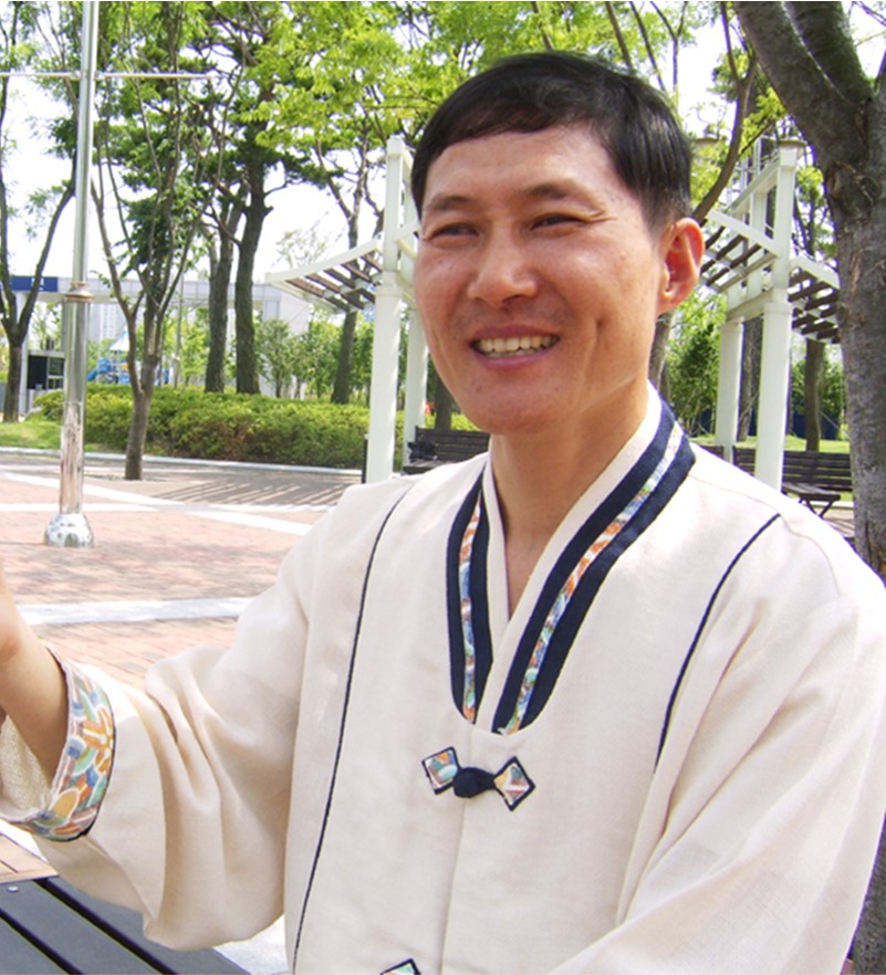  전북시각장애인도서관 관장 송경태 (전주시의회 의원), 지자체 보조금 수억원 횡령, 징역 1년 집유 3년