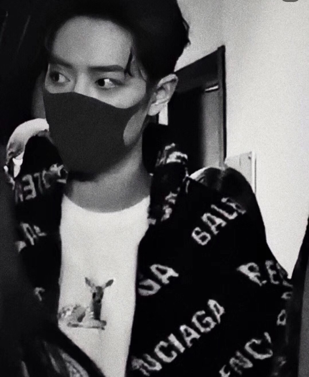  [BALENCIAGA] 발렌시아가 플러피 집업 자켓 596185 THQ01 1001