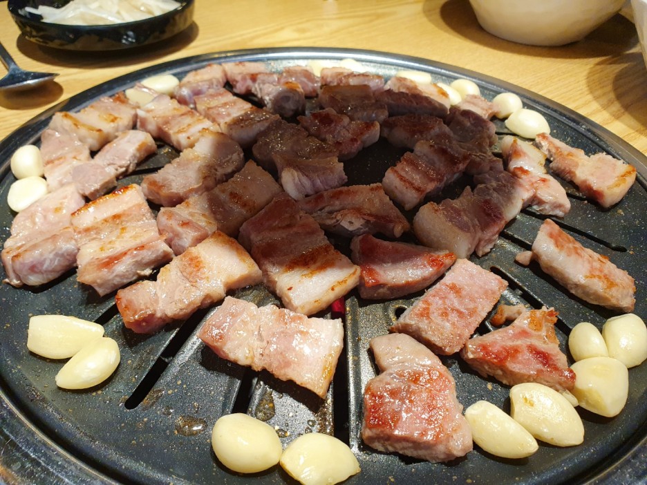  숯불구이 무한리필 <고기싸롱 둔산점> 2시간은 내세상~ 고기를 마음껏!