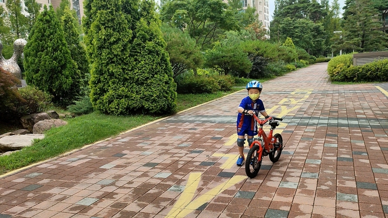  아직은 어려웠던 두발 자전거타기 