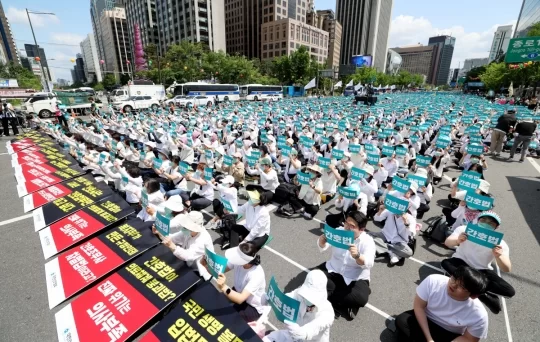  광화문 달군 간호사들 "간호법 끝까지 간다" 10만명 집회