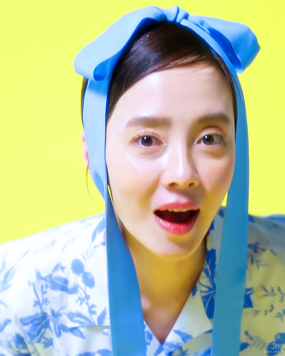 더쿠 - 러블리하면서도 신비한 느낌의 이번에 공개된 송지효 화보.jpgif