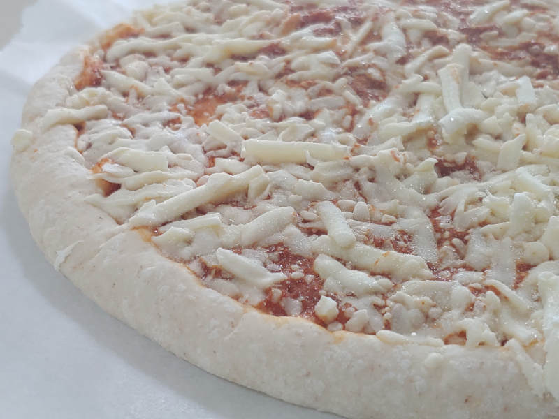델리치오세-마르게리타-피자-냉동된-피자-토핑